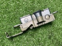 Mercedes-Benz / 190e / Замок капота