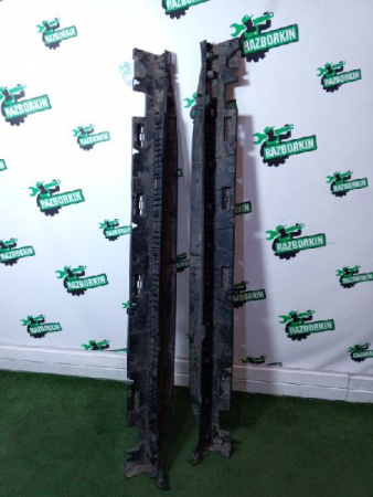 Mercedes-Benz / GLC 250d 4-matic / Кронштейн порога