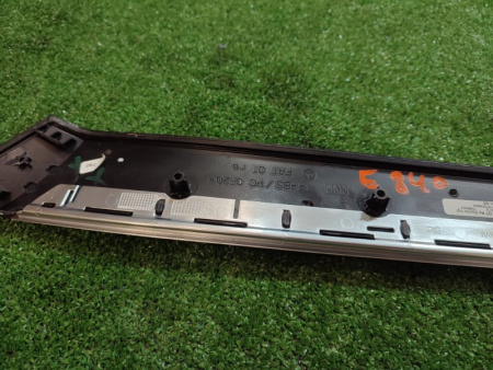 Mercedes-Benz / E-Class / Декоративная вставка