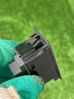 Audi / A6 / Кнопка крышки багажника