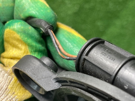 BMW / M6 / Провод амортизатора