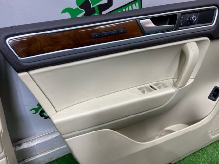 Volkswagen / Touareg / Комплект обшивок двери