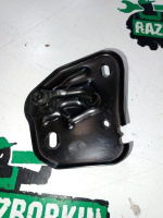 Audi / A6 / Петля замка капота