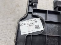 Audi / SQ8 / Крышка аккумулятора
