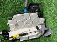 Audi / A7 / Замок двери с доводчиком