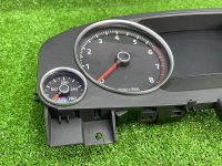 Volkswagen / Touareg / Панель приборов