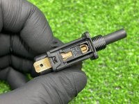 Mercedes-Benz / 190e / Концевик тормоза