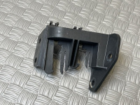 Audi / A6 / Кронштейн