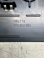 Volkswagen / Touareg / Накладка подлокотника