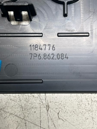 Volkswagen / Touareg / Накладка подлокотника