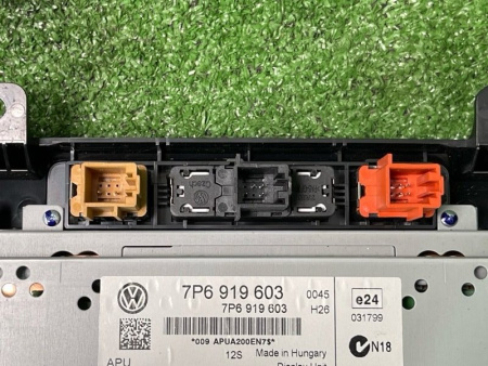 Volkswagen / Touareg / Дисплей мультимедиа