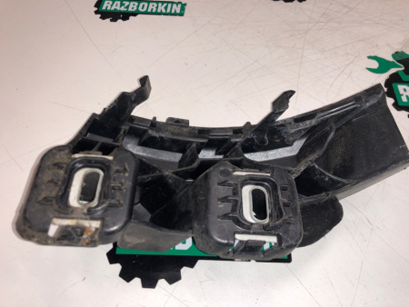 Mercedes-Benz / GLC 250d 4-matic / Кронштейн бампера