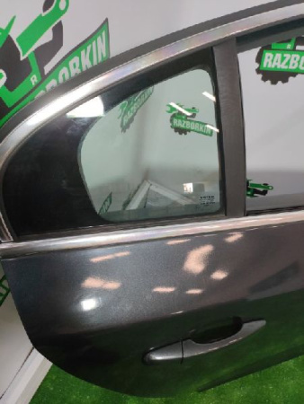 Volvo / S60 / Дверь боковая