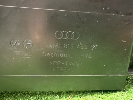 Audi / Q8 / Воздухозаборник