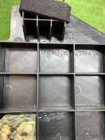 Audi / Q8 / Крышка аккумулятора