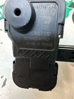 Volkswagen / Touareg / Замок лючка бензобака