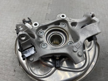 Audi / A6 / Кулак поворотный