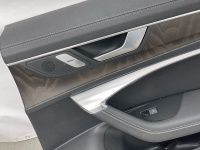 Audi / A6 / Обшивка двери