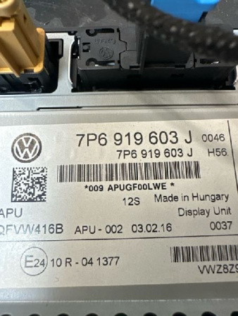 Volkswagen / Touareg / Дисплей мультимедиа