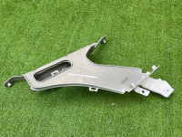 Audi / A6 / Кронштейн крыла