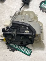 Audi / A6 / Замок двери комплект