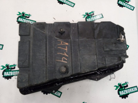 Porsche / Cayenne / Корпус АКБ