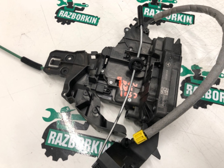 Mercedes-Benz / GLC 250d 4-matic / Замок боковой двери