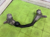 Volkswagen / Touareg / Кронштейн опоры двигателя