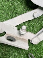 BMW / M6 / Петля капота