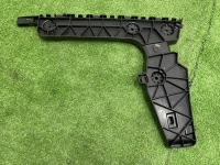 Audi / A6 / Направляющая бампера