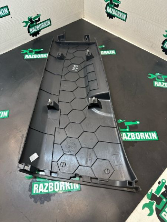 Volkswagen / Golf / Накладка стойки