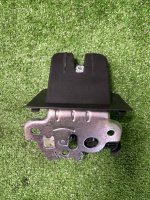 Audi / A6 / Замок багажника