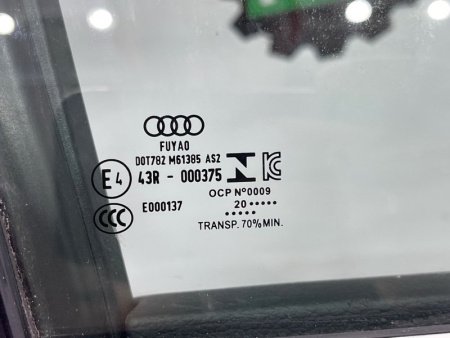 Audi / A6 / Дверь боковая