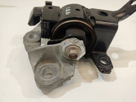 Mazda / 3 / Опора кпп