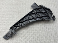 Audi / Q7 / Кронштейн бампера