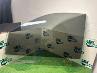 Chevrolet / Tahoe / Стекло двери