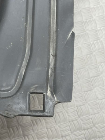 Mercedes-Benz / E-Class / Подкрылок