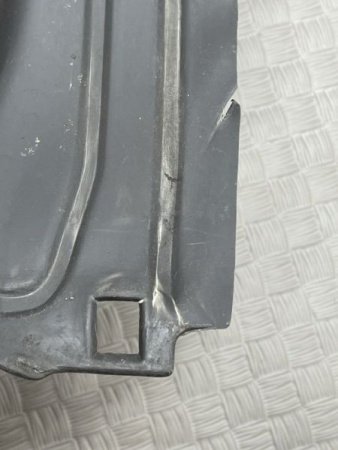 Mercedes-Benz / E-Class / Подкрылок