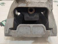 Volkswagen / Tiguan / Опора двигателя