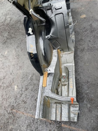 Mercedes-Benz / 300E / Крыло