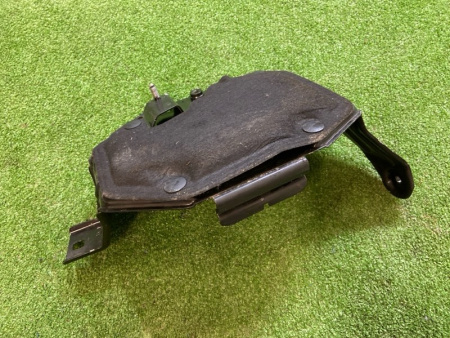 BMW / 7-Series / Кронштейн АКБ