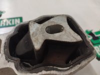 Volvo / S60 / Опора двигателя