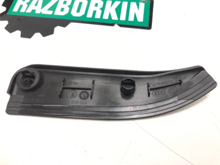 Audi / A4 / Заглушка двери