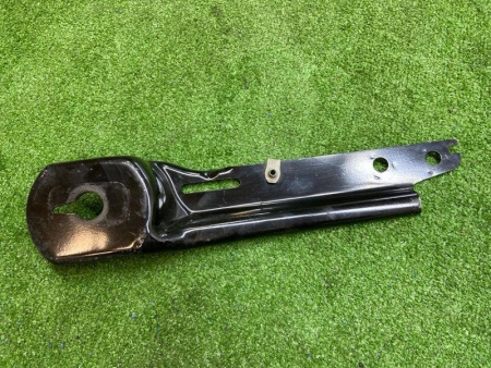 Ford / EXPLORER / Кронштейн подрамника