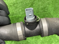 Audi / Q7 / Патрубок радиатора