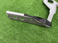 Audi / A6 / Петля капота