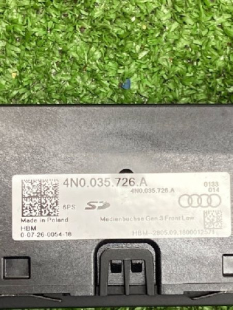 Audi / Q8 / USB Разъем