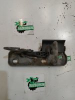 Volkswagen / Tiguan / Крюк замка капота