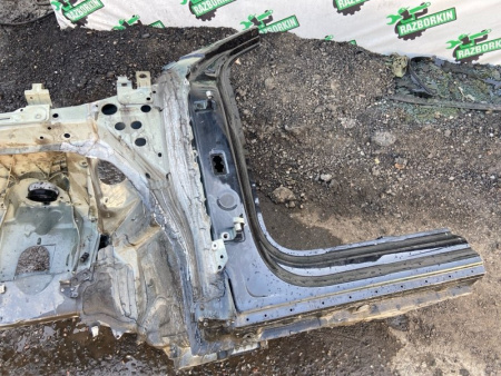 Volkswagen / Touareg / Лонжерон
