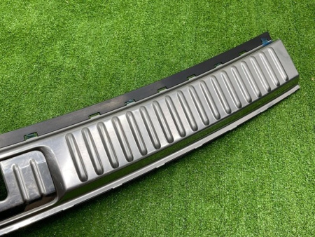 Volkswagen / Touareg / Накладка замка багажника